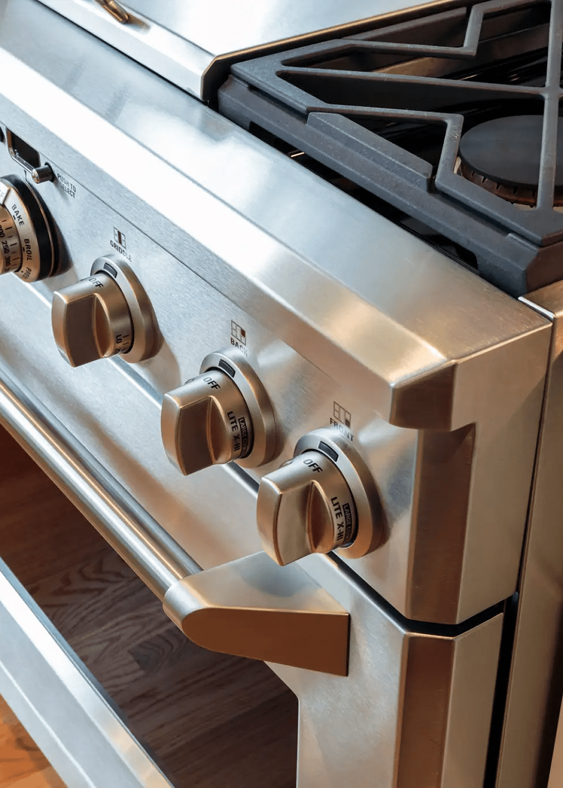 Stainless steel oven with control knobs